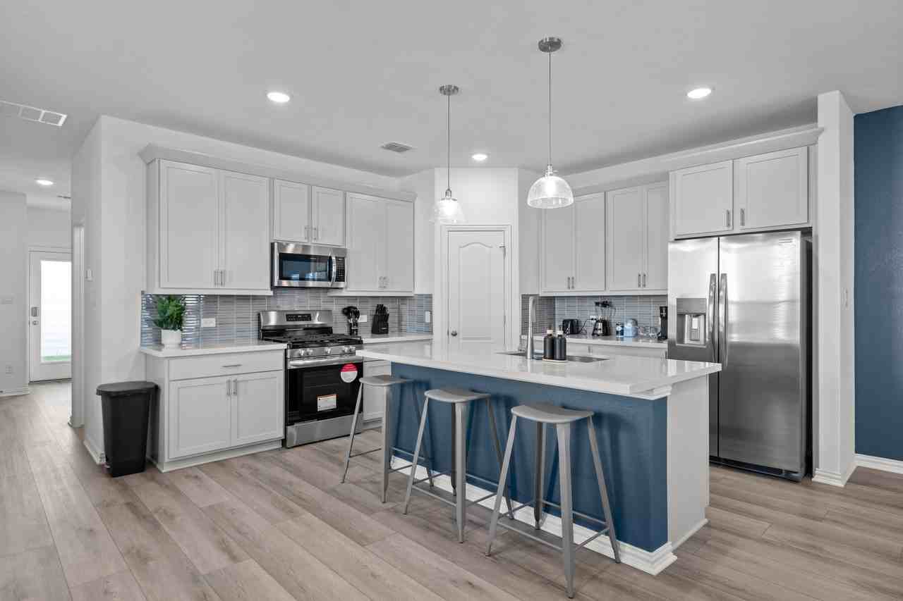 211 Tribute Blvd - Photo 3 of 13