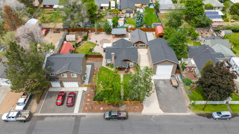 233 Nw Cedar Ave #D - Photo 3 of 3