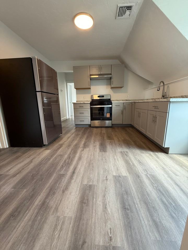 70 Arlington St #3 - Photo 5 of 6