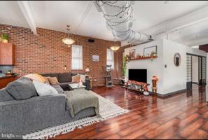 featured image of 18 E Sunbury St #A