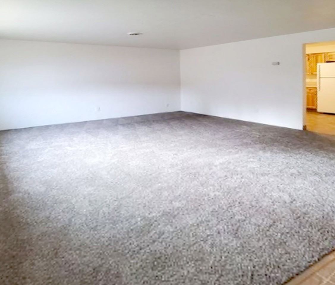 1267 Se Holman Ave #2 - Photo 3 of 5