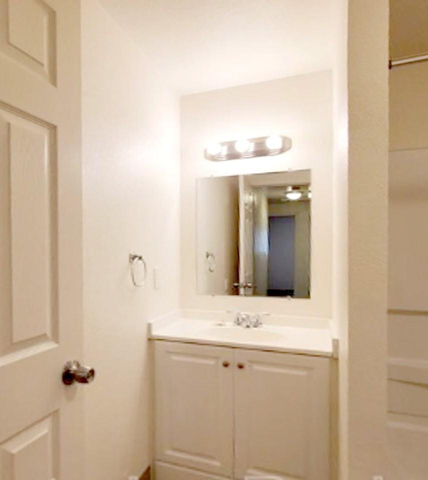 1267 Se Holman Ave #2 - Photo 4 of 5