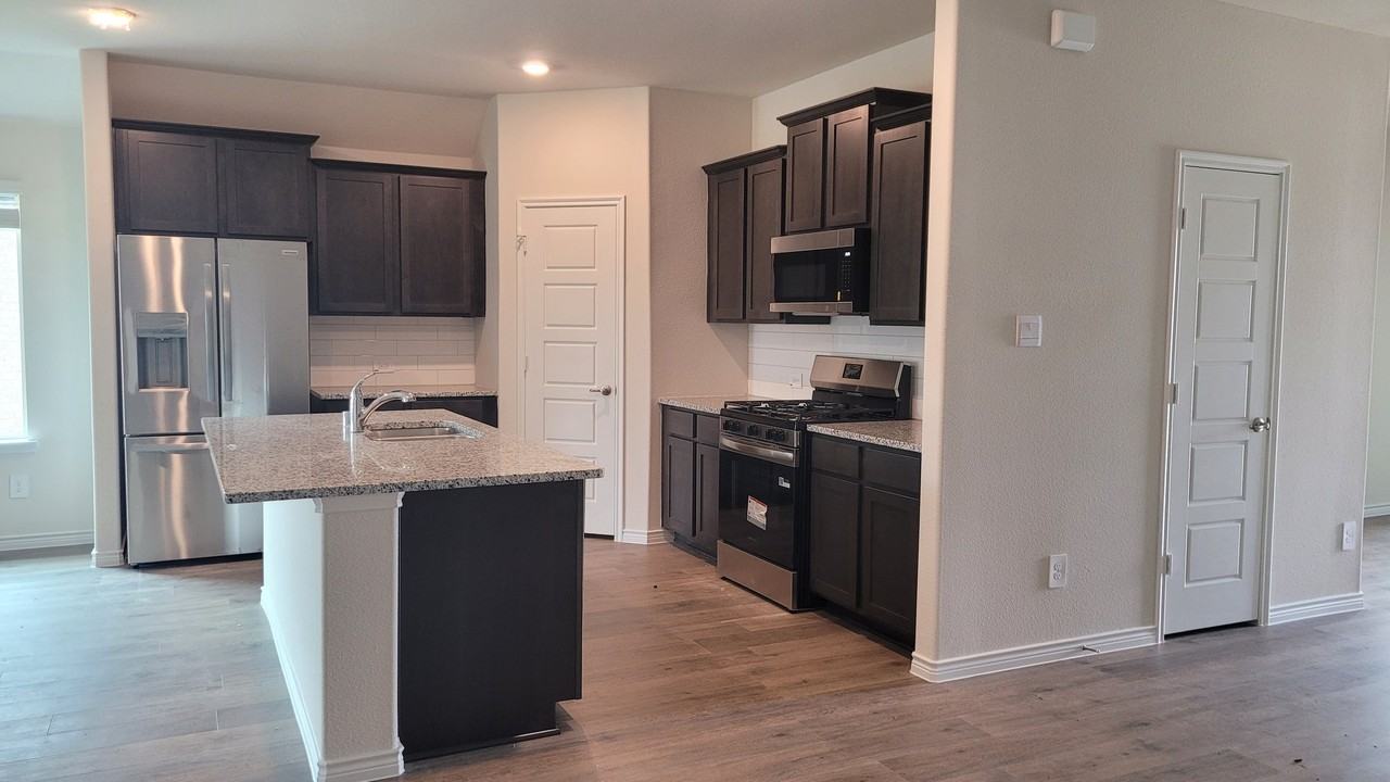 509 Range Rd - Photo 3 of 10