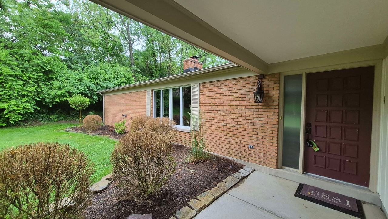 6881 Walnut Creek Ct - Photo 2 of 15