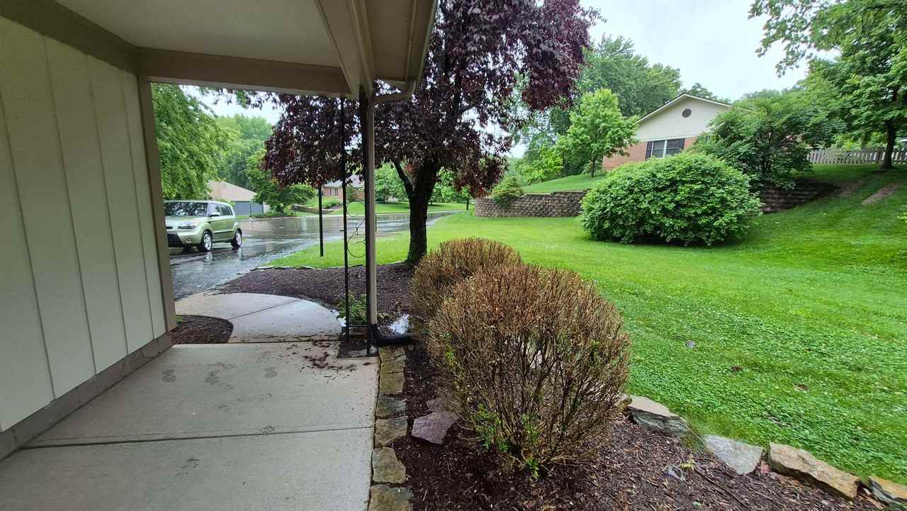 6881 Walnut Creek Ct - Photo 3 of 15