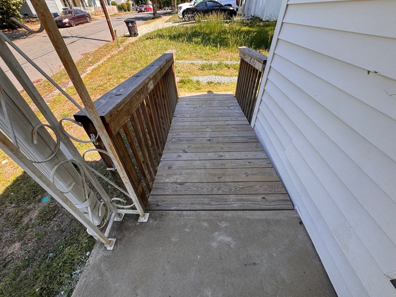 1303 N Jackson Ave - Photo 2 of 13