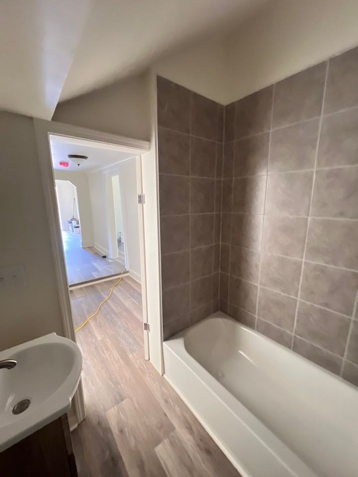 1303 N Jackson Ave - Photo 3 of 13