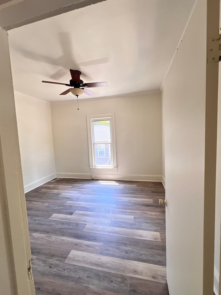 1303 N Jackson Ave - Photo 4 of 13