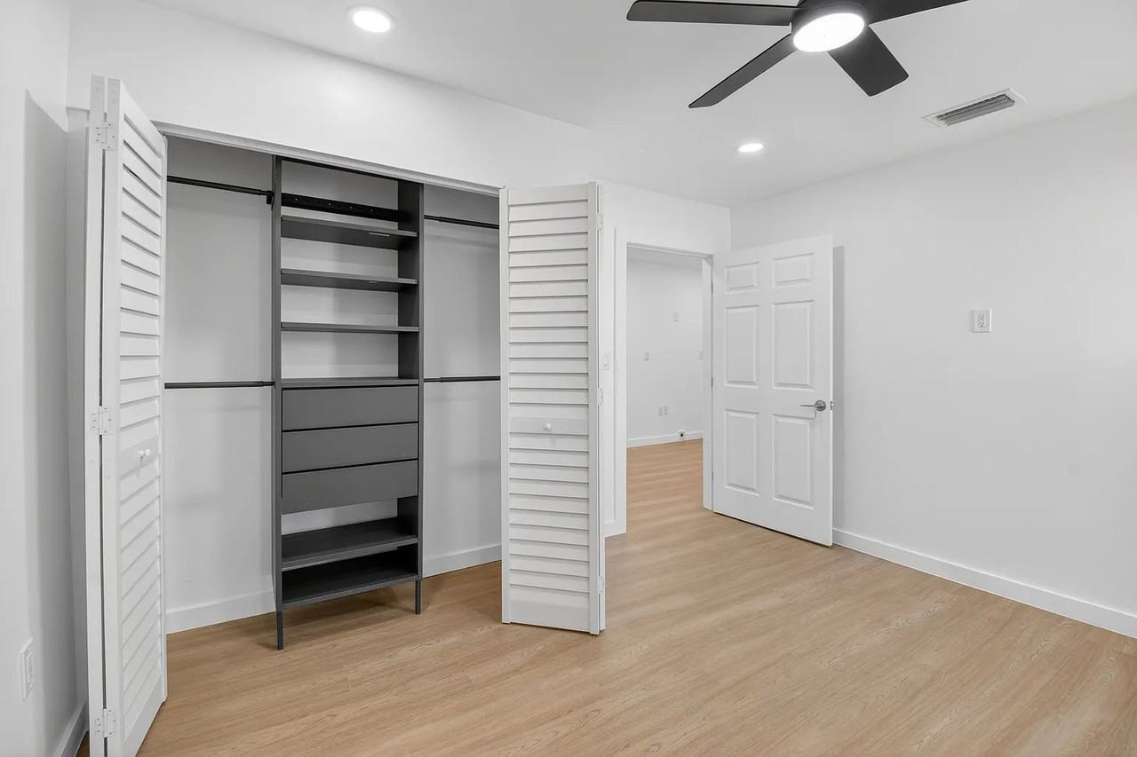 379 Nw 23rd St - Photo 4 of 9