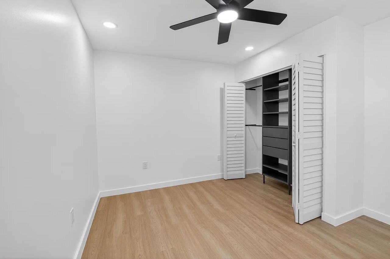 379 Nw 23rd St - Photo 5 of 9