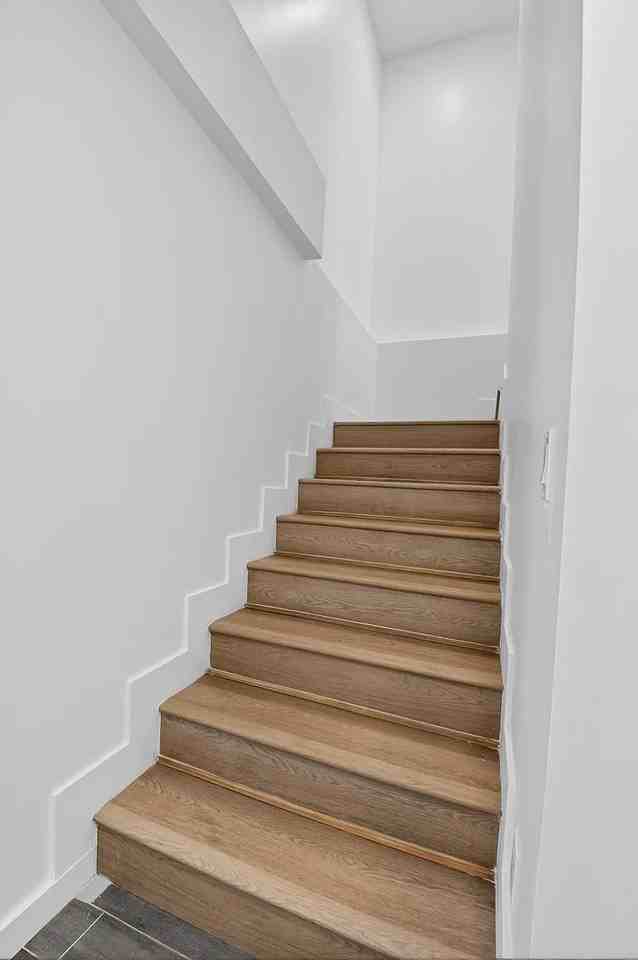 379 Nw 23rd St - Photo 7 of 9
