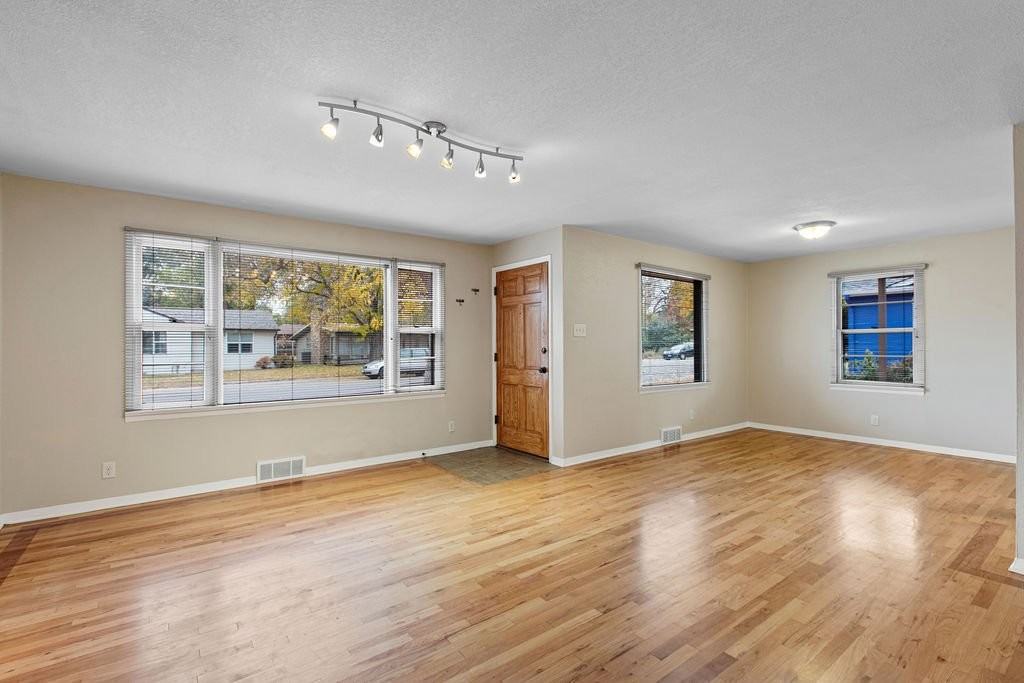 1504 Westview Ave - Photo 4 of 20
