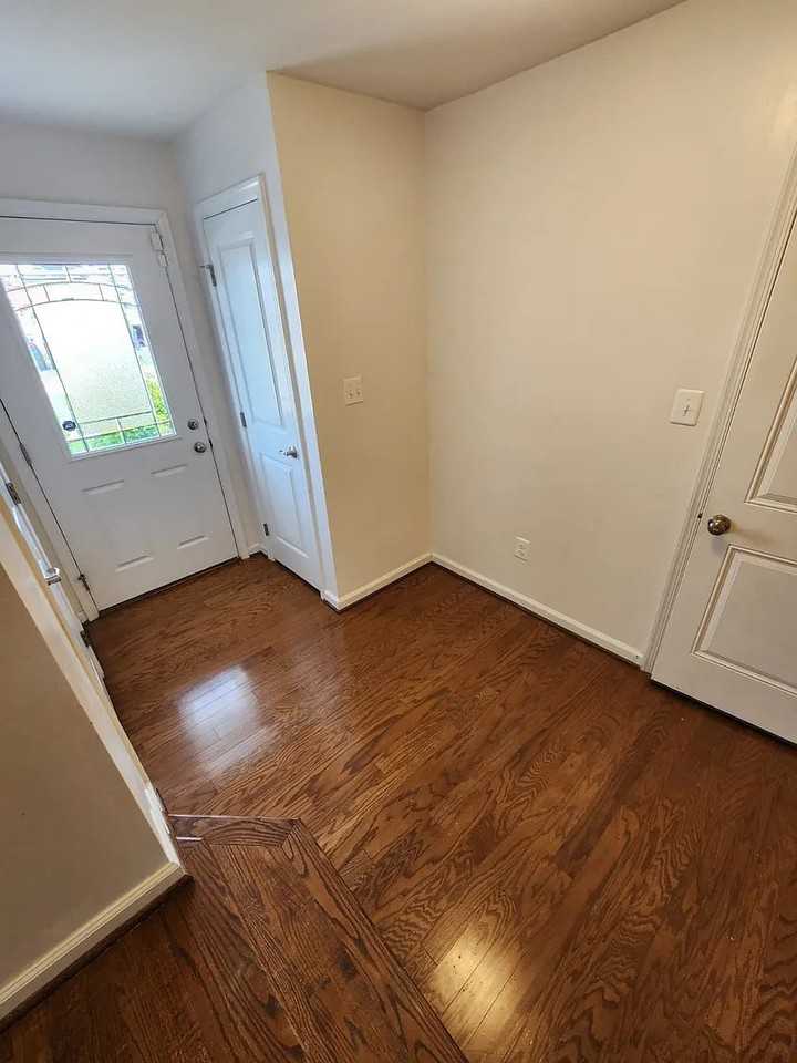 41689 Mcmonagle Sq - Photo 5 of 18