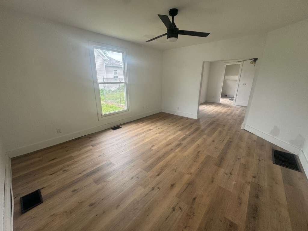 1210 N Webster St - Photo 6 of 12