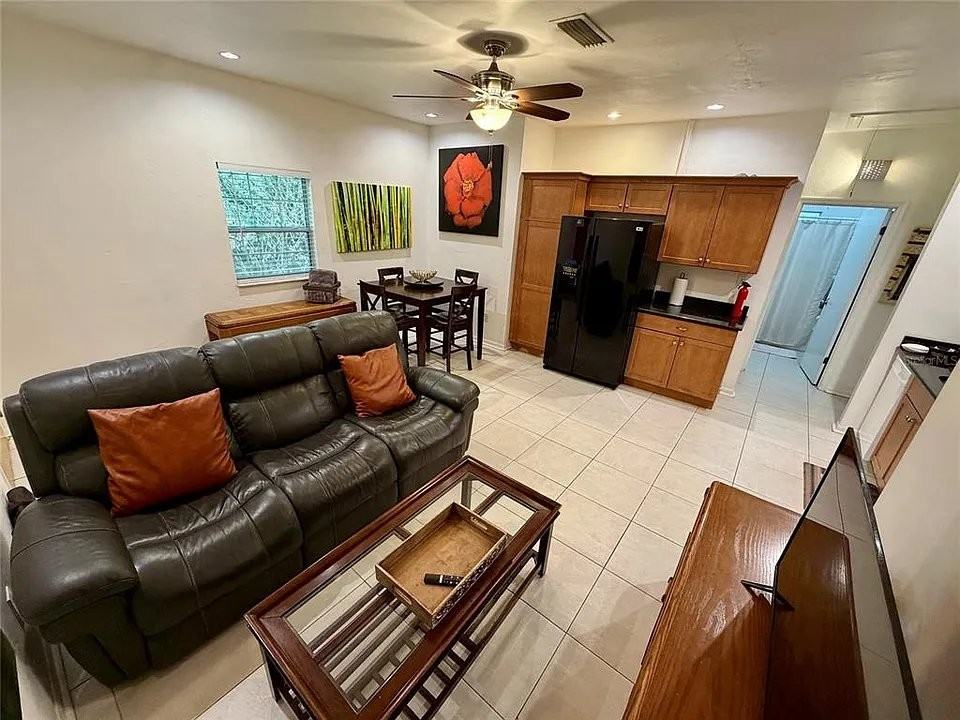 408 Nw 5th Ave - Photo 3 of 14