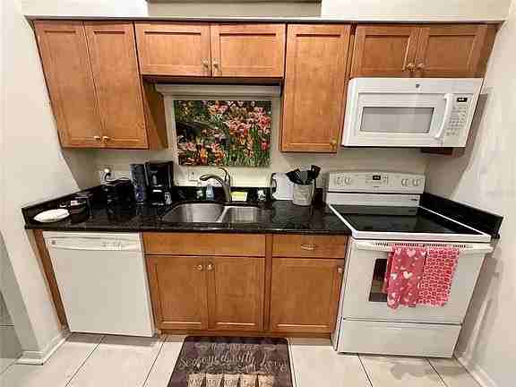 408 Nw 5th Ave - Photo 5 of 14