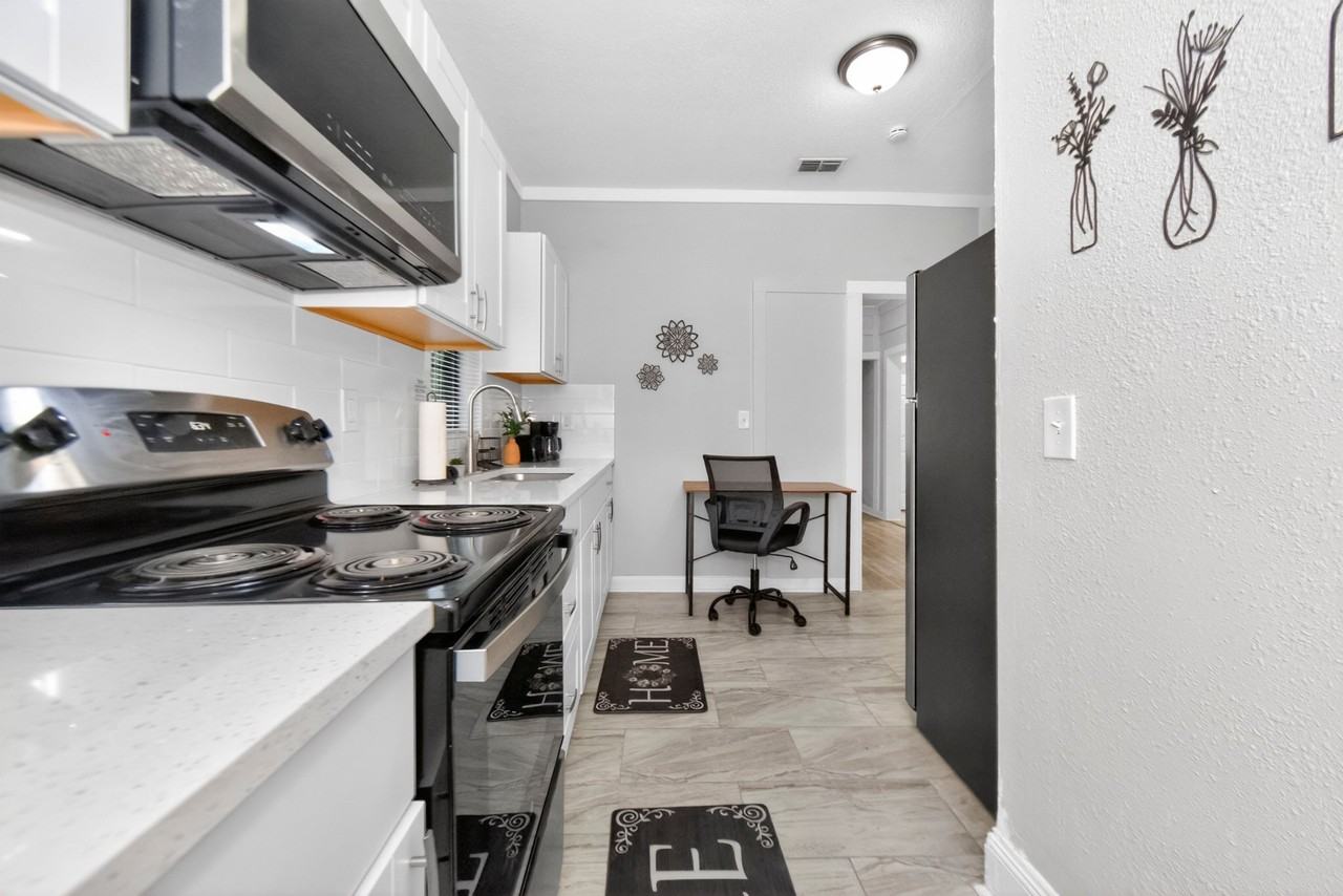 2724 Hubbard St - Photo 4 of 19