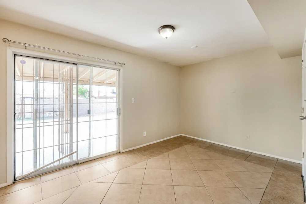 3154N N 64th Dr - Photo 4 of 12