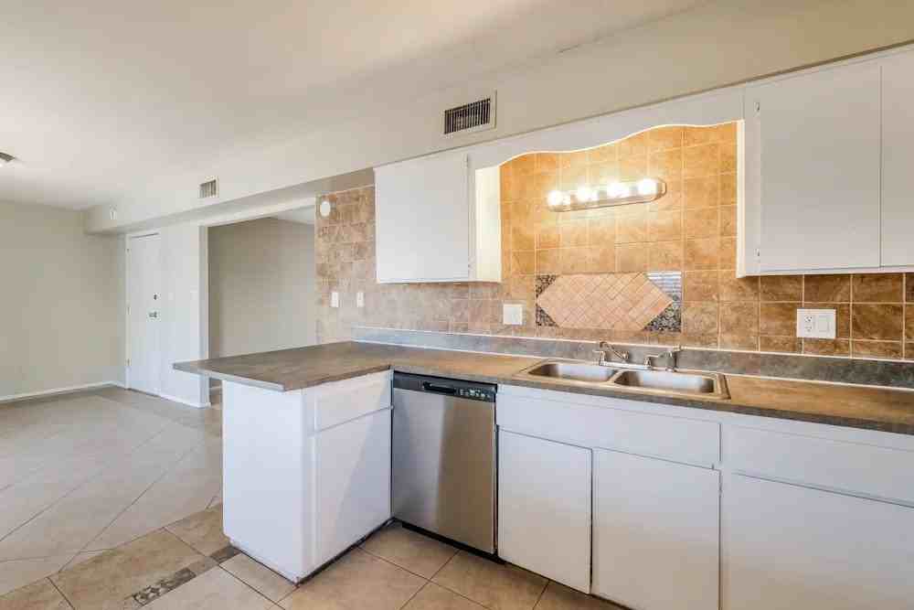 3154N N 64th Dr - Photo 7 of 12