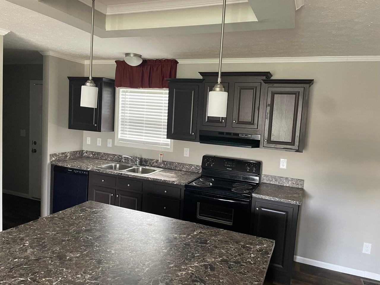 522 Banner Ave - Photo 2 of 13