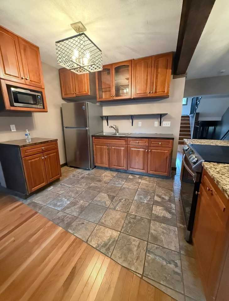 1589 Racine Ave S - Photo 3 of 11