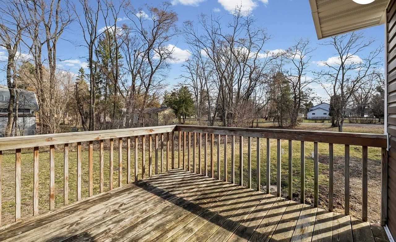 1589 Racine Ave S - Photo 4 of 11