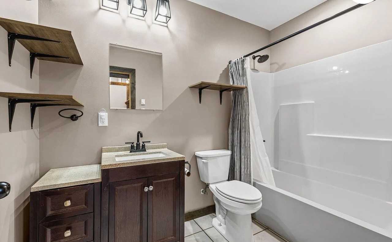 1589 Racine Ave S - Photo 5 of 11