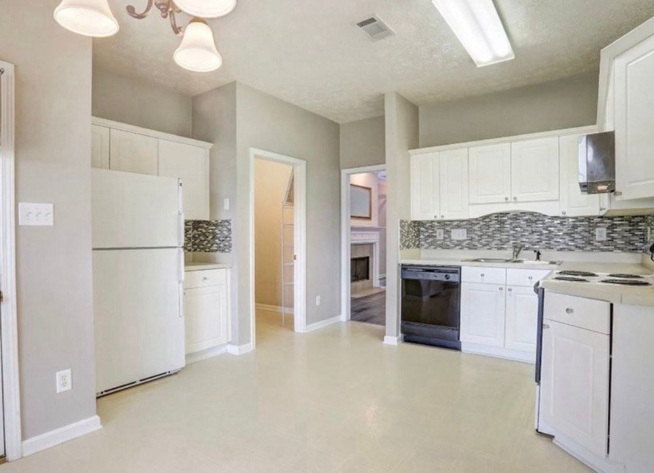 6916 Sandfield Dr - Photo 4 of 14