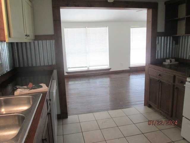121 N Hamilton St - Photo 7 of 13