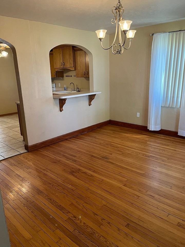 416 N Madison St - Photo 5 of 11