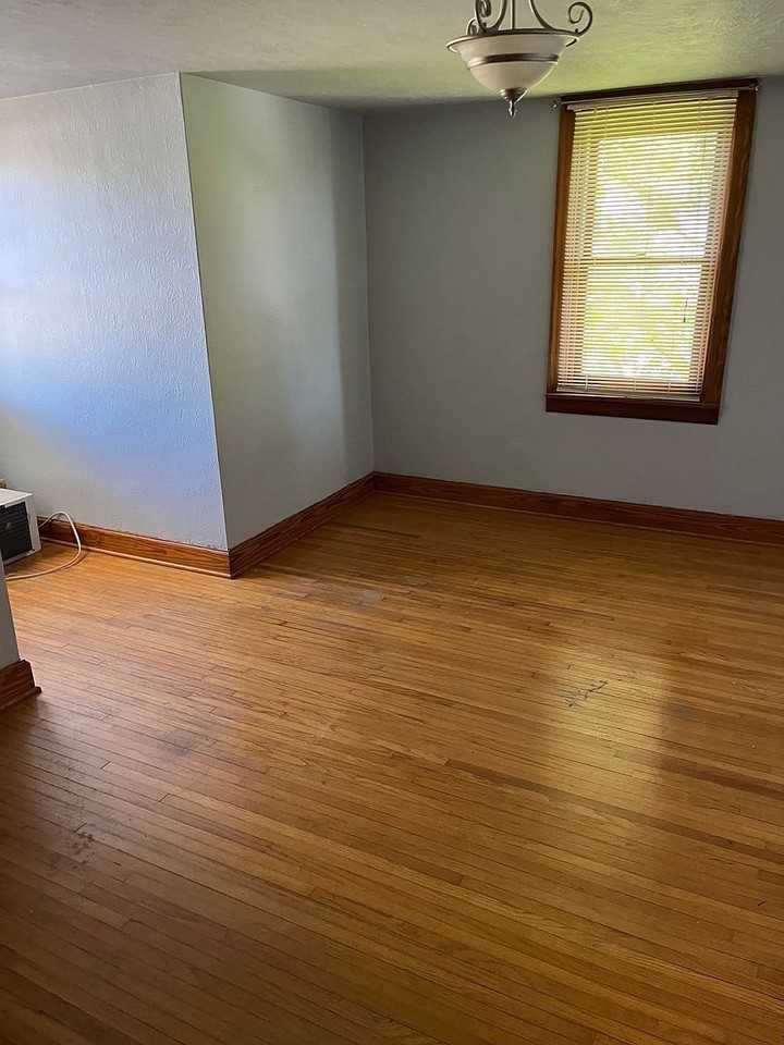 416 N Madison St - Photo 6 of 11