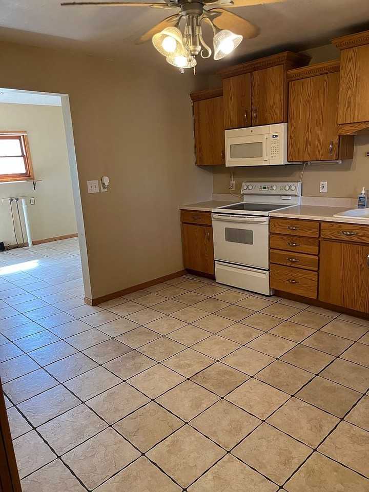 416 N Madison St - Photo 7 of 11