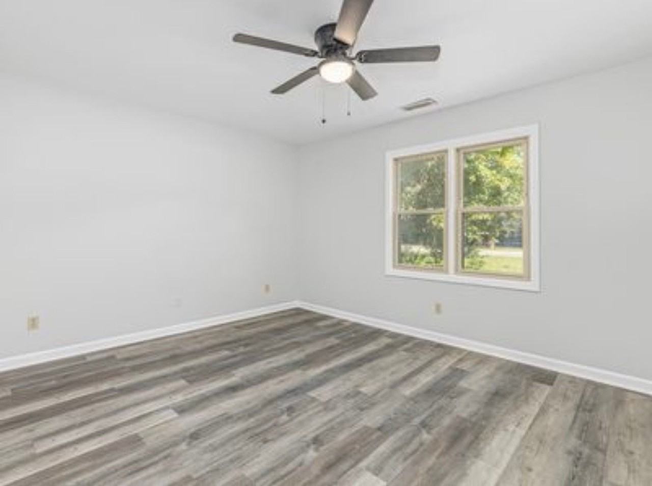 400 Killarney Dr - Photo 6 of 8