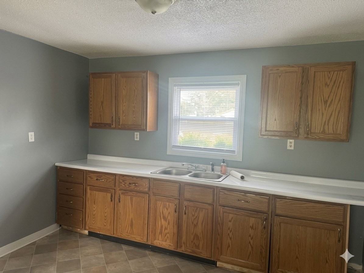 123 N East St - Photo 3 of 8