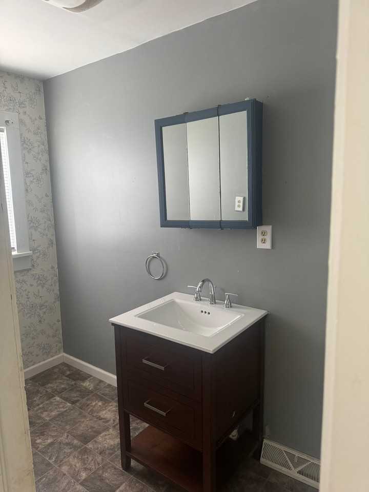 123 N East St - Photo 5 of 8