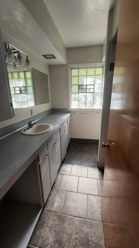 577 Nw #MAIN - Photo 3 of 29