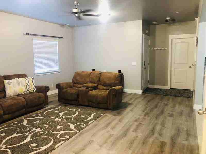 1917 N Crest Rd - Photo 2 of 14