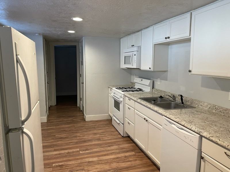 848 Nw - Photo 2 of 19