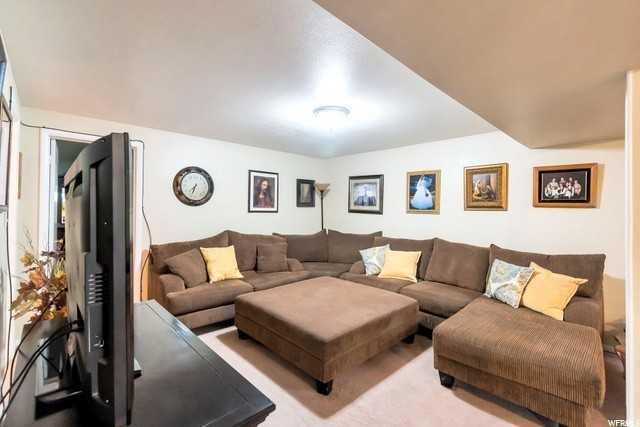 690 Wn - Photo 2 of 24