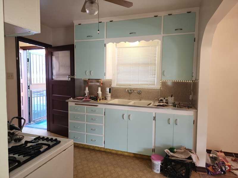 211 E Maple St - Photo 7 of 16