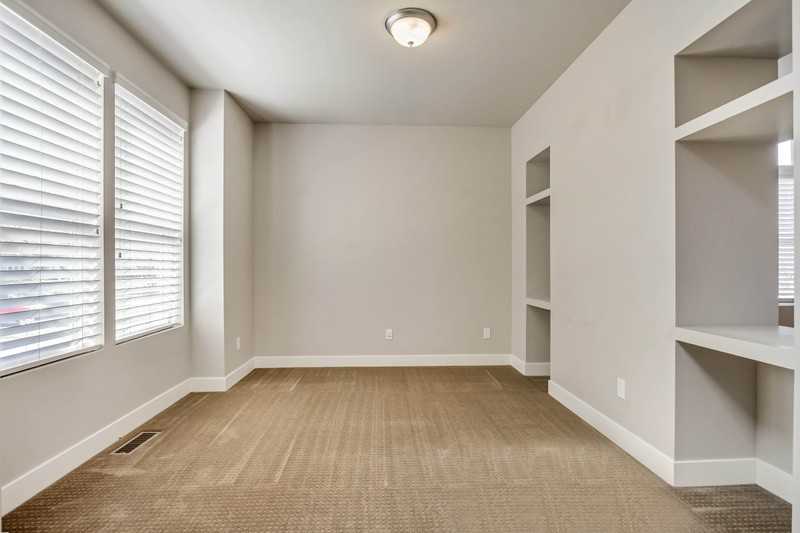 4492 W Milford Dr - Photo 2 of 25
