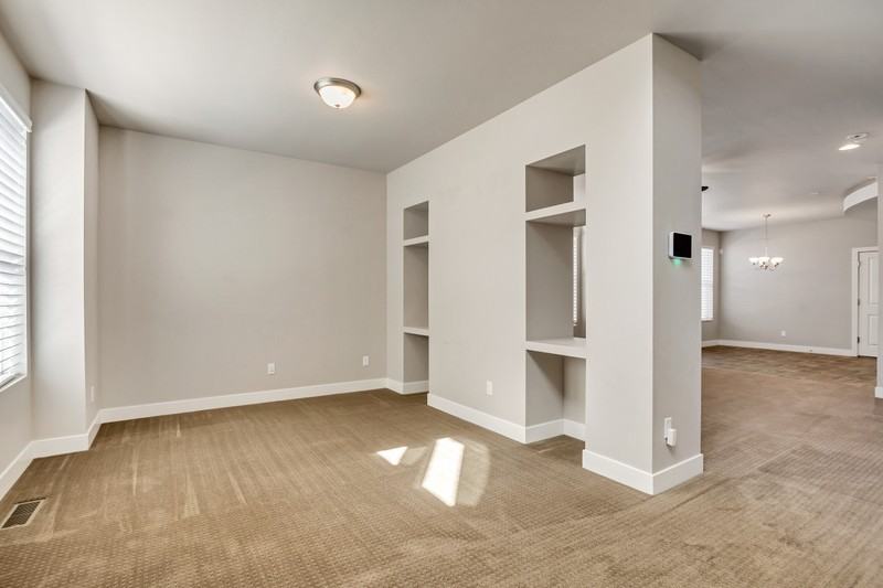 4492 W Milford Dr - Photo 4 of 25