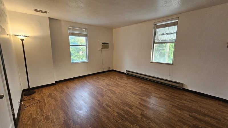 449 21st St #9 - Photo 2 of 7