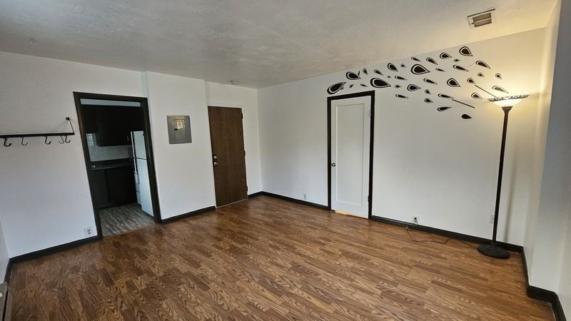 449 21st St #9 - Photo 3 of 7