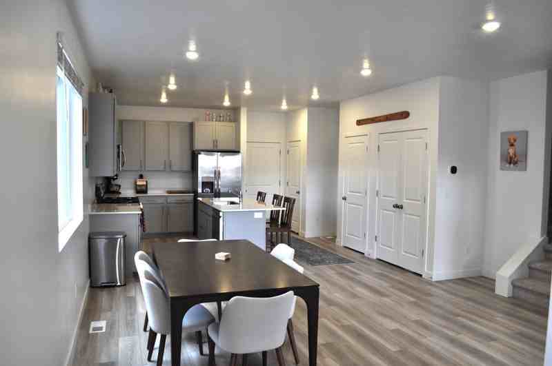 2439 N Canal View Ln - Photo 2 of 17