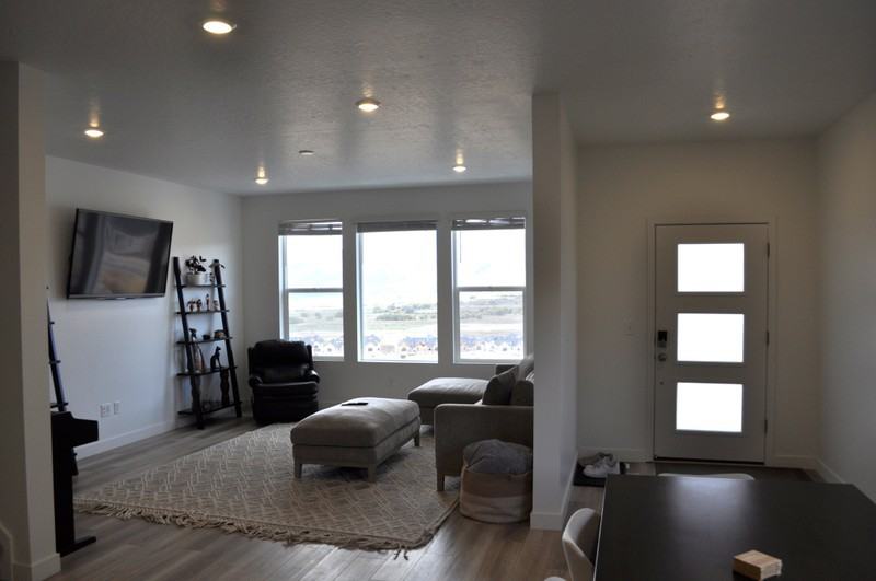 2439 N Canal View Ln - Photo 3 of 17