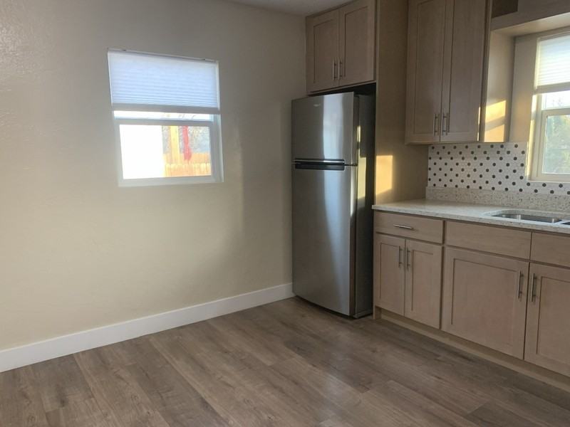 610 W 3rd Ave #2 - Photo 3 of 21