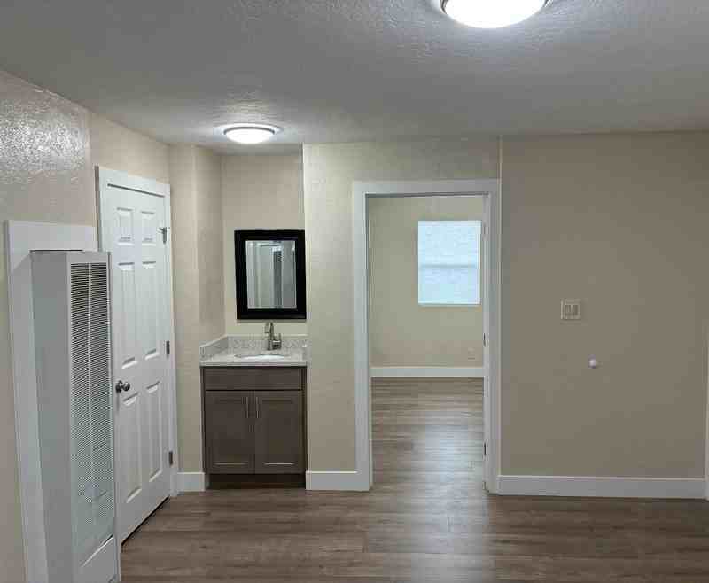 610 W 3rd Ave #2 - Photo 7 of 21