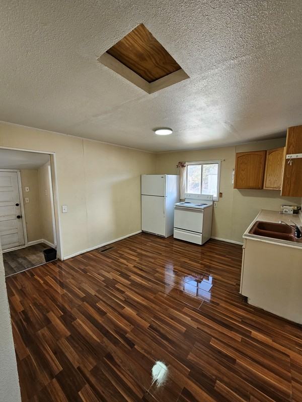 157 Roosevelt St - Photo 3 of 10