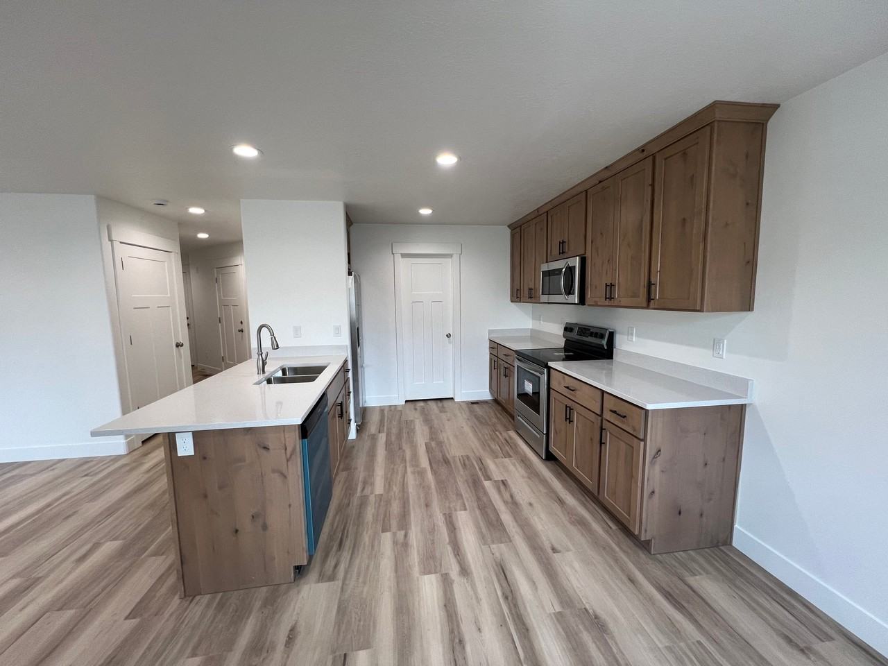 447 Es - Photo 6 of 48